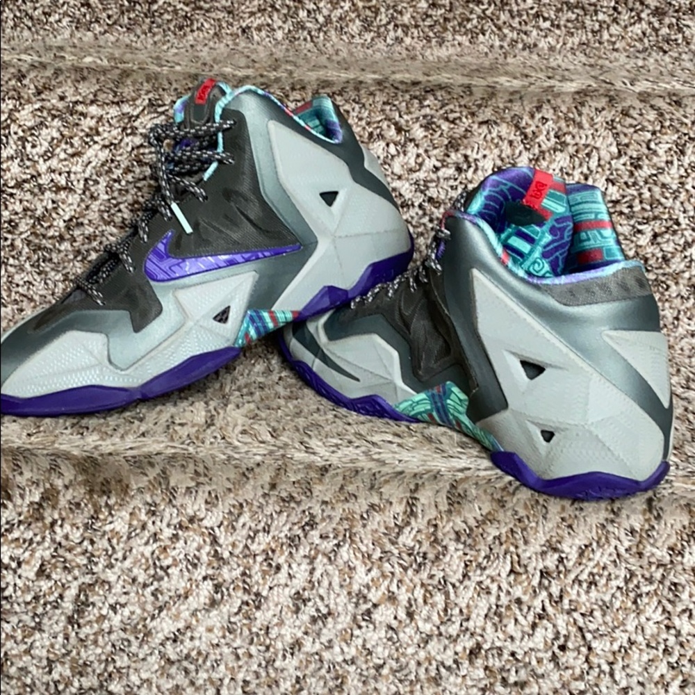 Nike Lebron XI- size 7Y